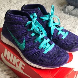 Women’s Nike free flyknit chukka